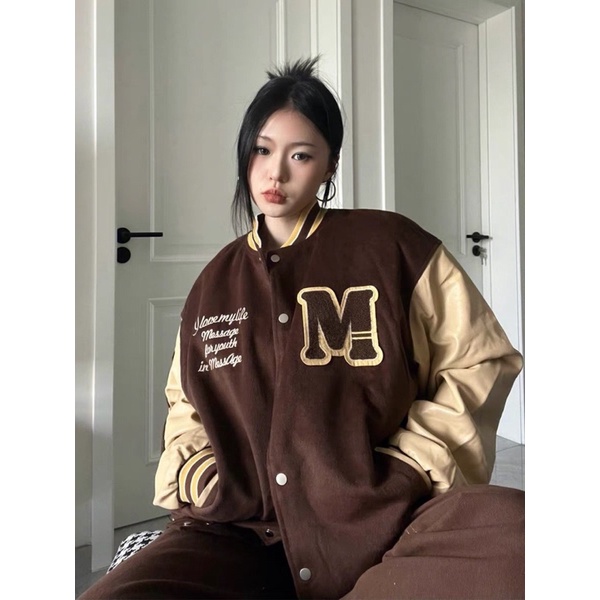 Áo khoác bomber tay da nam nữ màu nâu thêu chữ M