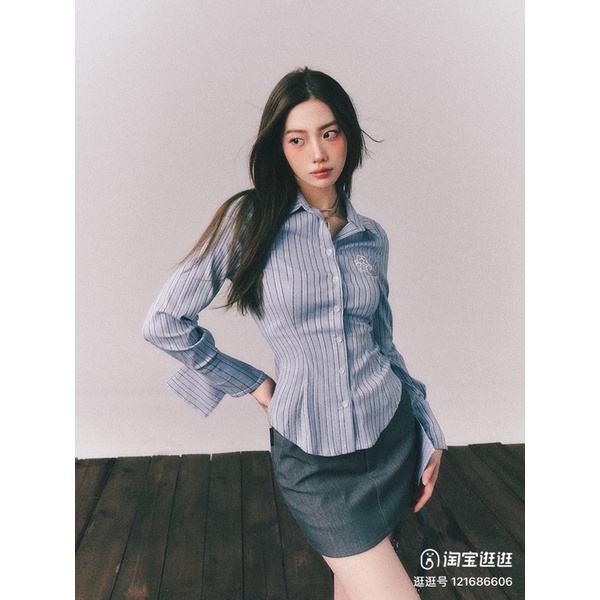 SET Áo Sơ Mi Tay Dài Dáng Ôm Màu Xanh Kẻ Sọc + Chân Váy Ghi Thời Trang Hot 2023 Nữ