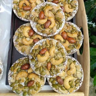 Bánh gạo lứt mix hạt nướng mật ong