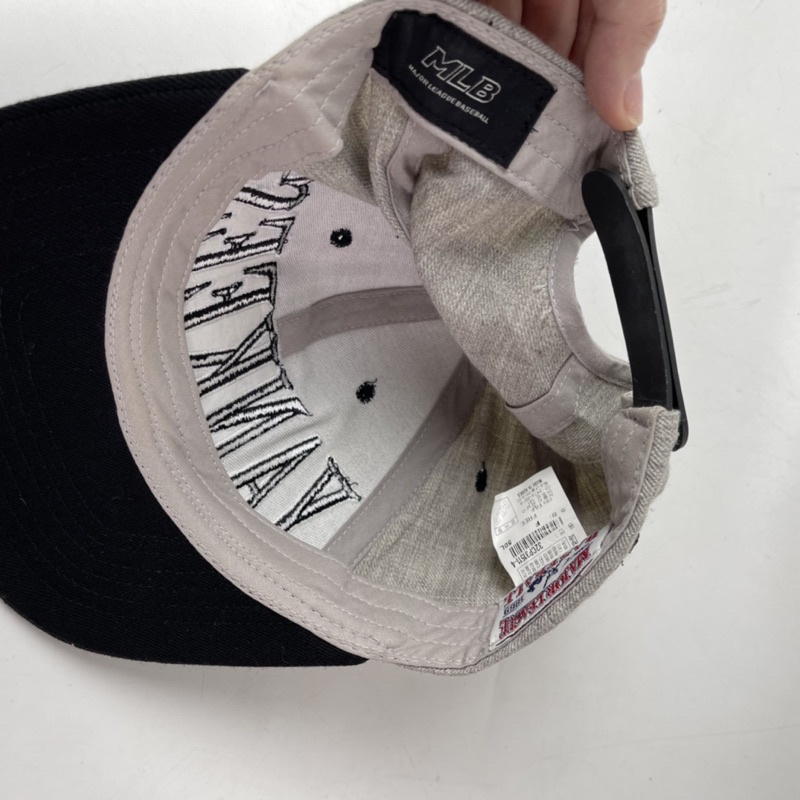 Mũ snapback 2hand ghi đen