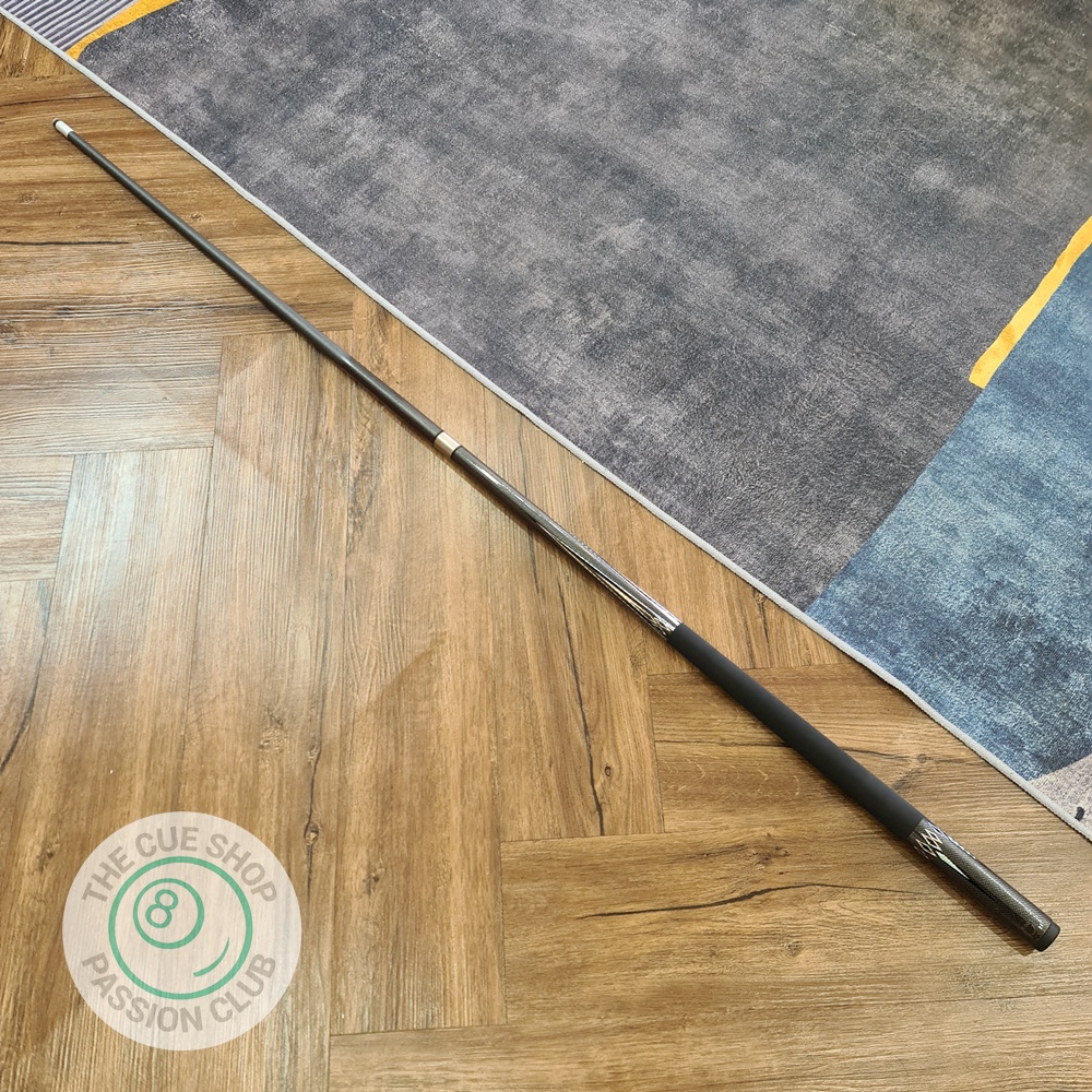 Cơ bida Gramax vân Carbon cho người mới chơi.