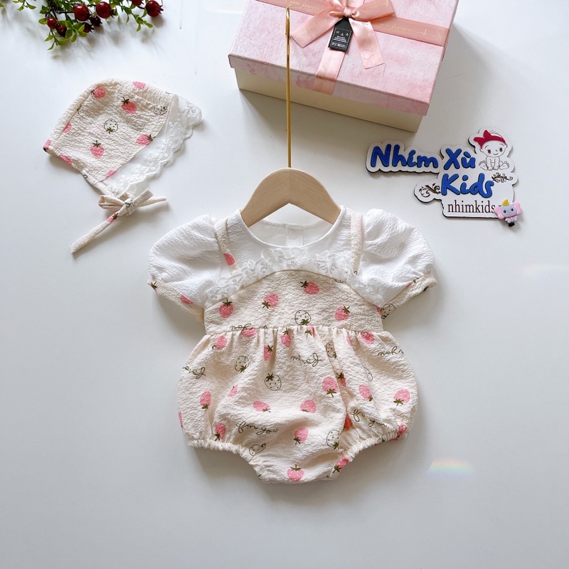 Body Yếm Quả Dâu 𝐍𝐇𝐈́𝐌 𝐗𝐔̀ 𝐊𝐈𝐃𝐒 Cho Bé Gái Sơ Sinh, Đầy Tháng, Thôi Nôi, Sinh Nhật B205