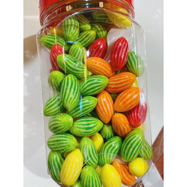 Lọ kẹo cao su hình quả nhót khoảng 150 viên