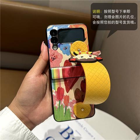 Ốp Điện Thoại Họa Tiết Hoạt Hình Cô Gái Dễ Thương Kèm Vòng Tay Cho Samsung ZFLIP4 Galaxy Z Flip3