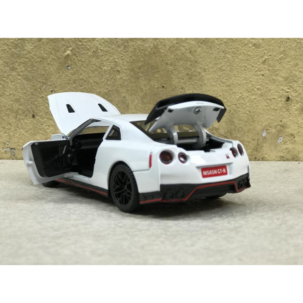 Mô hình xe ô tô NISSAN GTR - 1:32