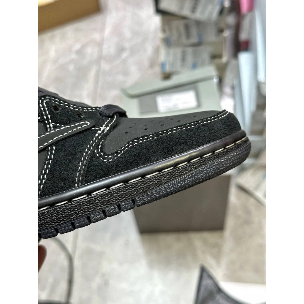 TRAVIS SCOTT x  AIR JORDAN 1 LOW OG “BLACK PHANTOM”