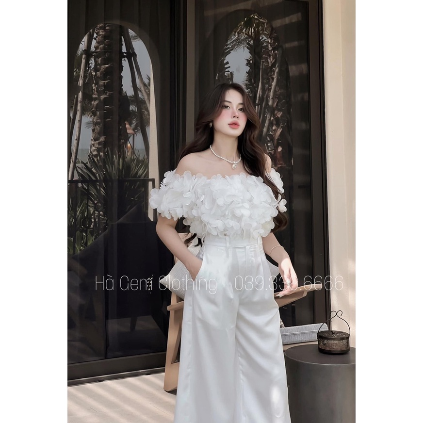 Set áo + quần . Có 1 màu. KÈm hình chụp thật 100%. Size dưới 54kg vừa. Đơn giản mà đẹp. Mua nhanh kẻo hết