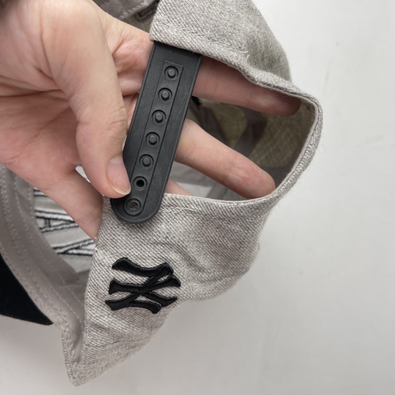 Mũ snapback 2hand ghi đen