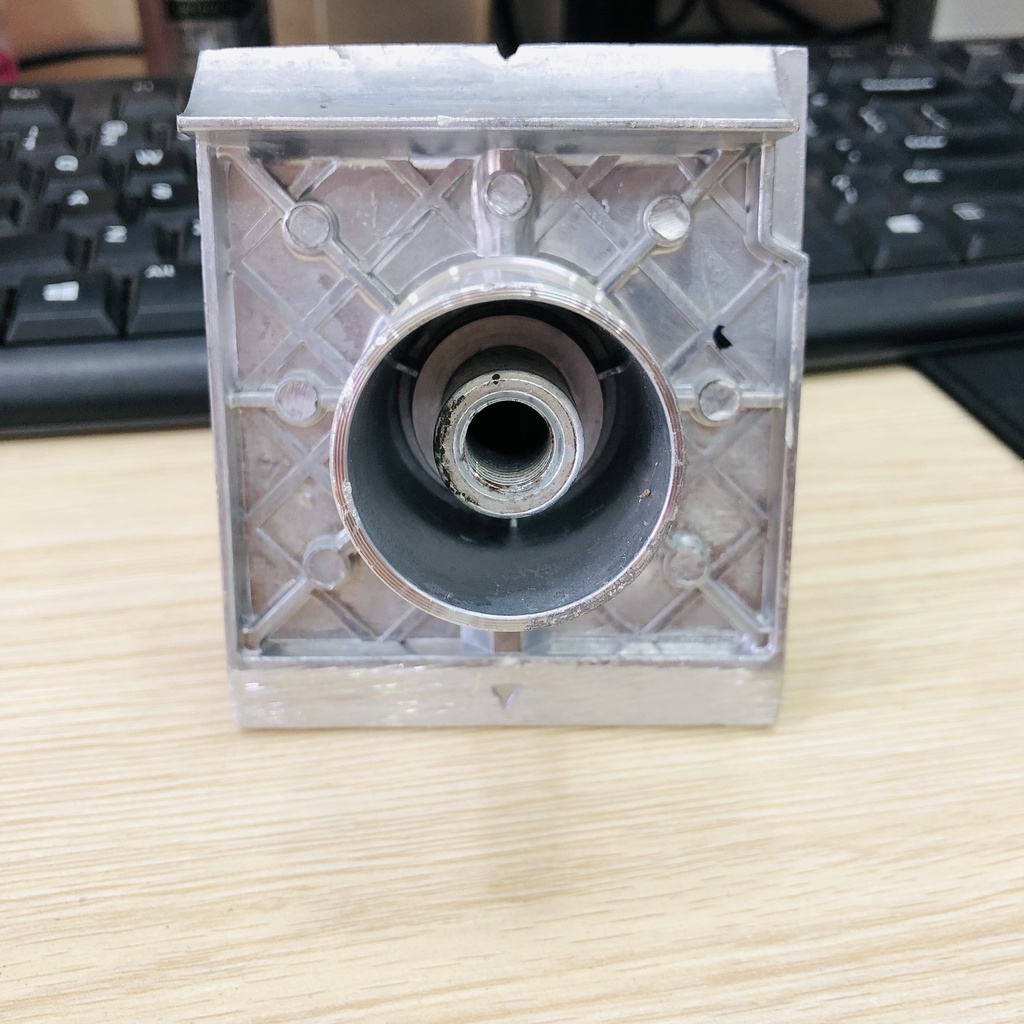 Mặt đế trước máy bào gỗ Makita 1900  không cọc