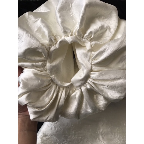 Váy gấm đi tiệc trắng Oia Studio