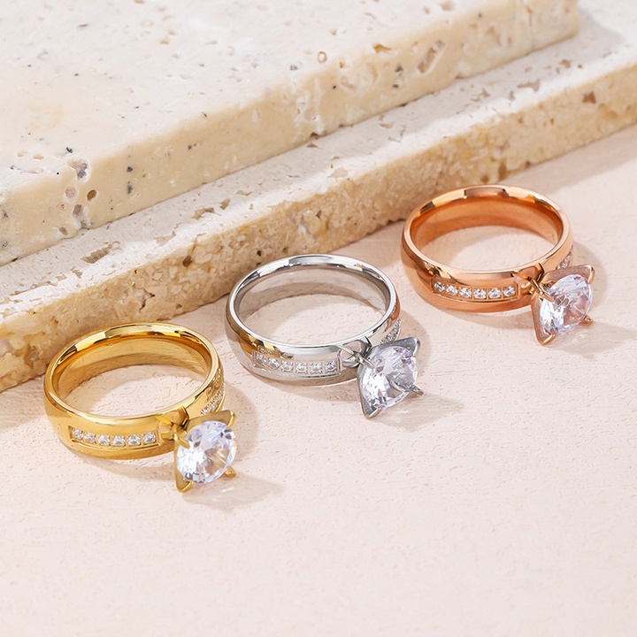 Nhẫn titan ko đEn siêu xinh NT128