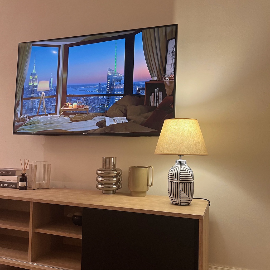 Đèn bàn phòng khách LART DBG021 thân trắng viền họa tiết đen sang trọng cho phòng ngủ phòng dưới 20m2