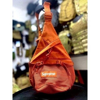 Túi đeo chéo supreme logo-print sling bag unisex nam và nữ đeo đều được