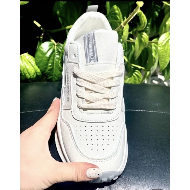 Giày sneacker nữ hack dáng