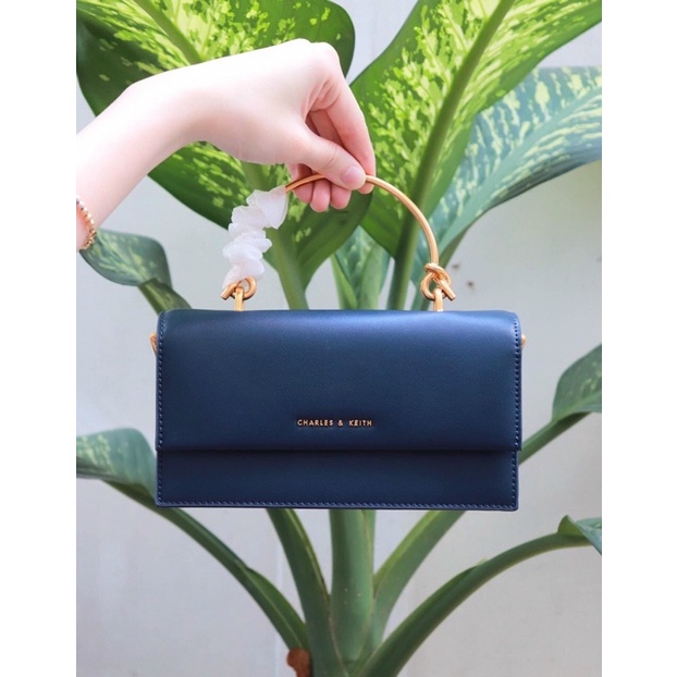 Túi Ví dài quai trên bằng kim loại - 10840194 CK6 sale