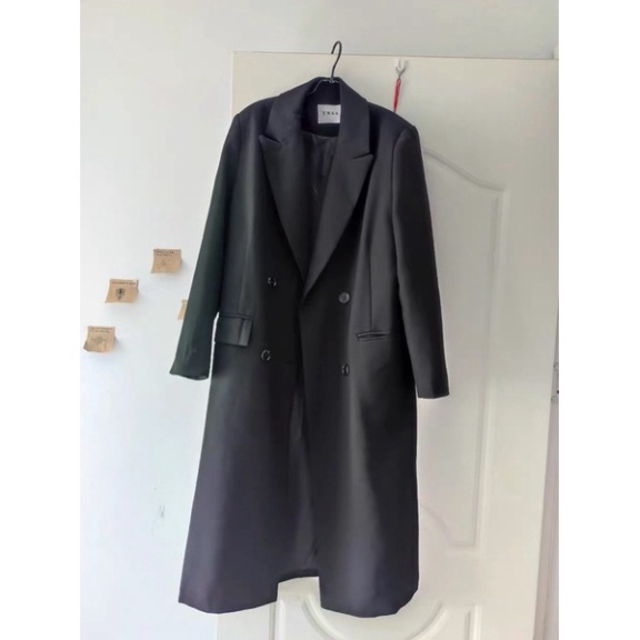 Áo khoác blazar dáng dài hai màu nâu tay và đen