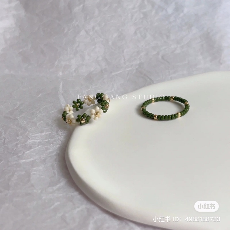 Nhẫn hạt cườm màu xanh lá handmade CHILLMEOW