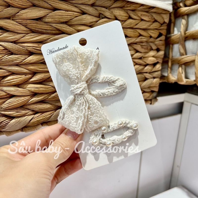 Sét hai chiếc kẹp ren đính hạt trai Hàn Quốc cho bé