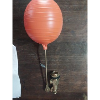 1 cái van phao cơ phi 34
