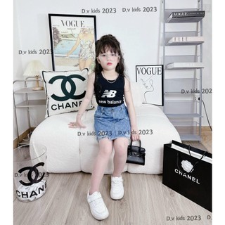 chân váy bò và áo ba lỗ