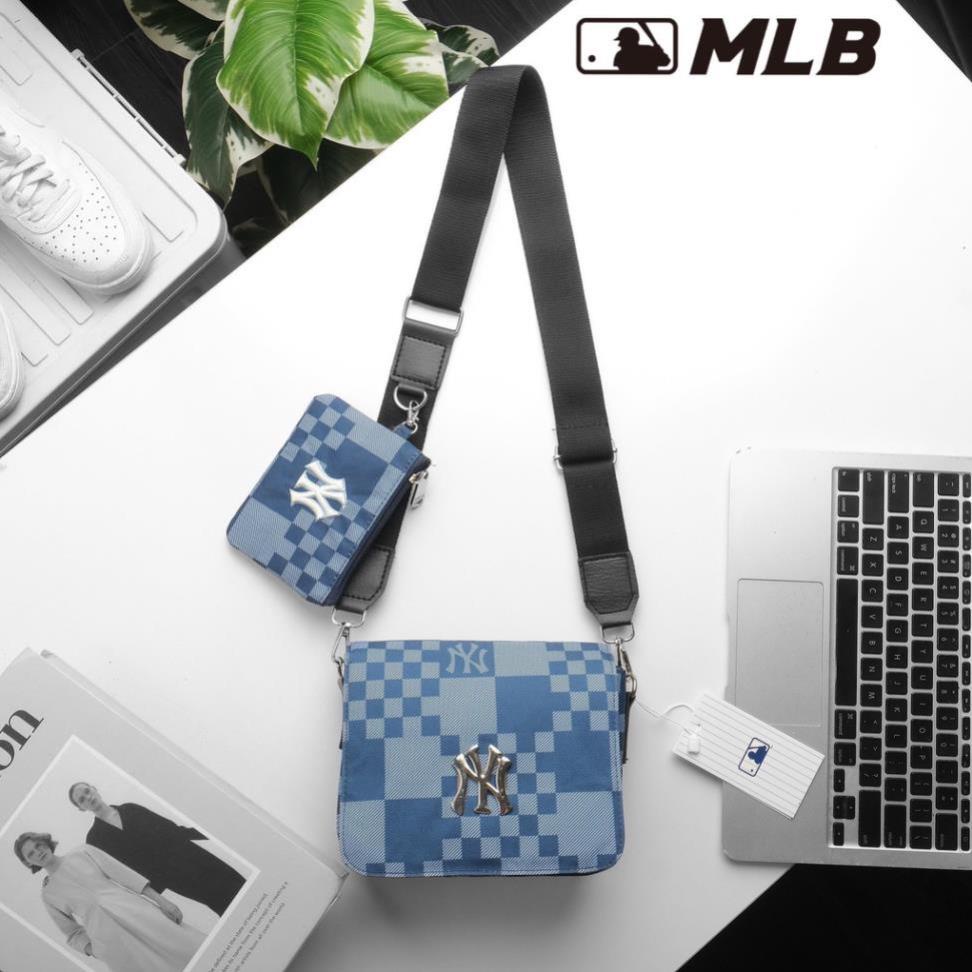 Túi Đeo Chéo Unisex MLB Caro Prada Chất Liệu Polyester Chống Thấm,Logo NY Kim Loại,Nhỏ Gọn Tiện Lợi, có túi nhỏ đi kèm