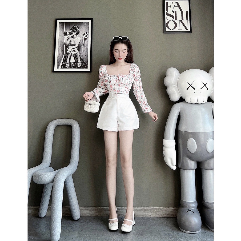 SET ÁO CROPTOP HOA NHÚN NGỰC KÈM QUẦN SHORT TRẮNG Ạ