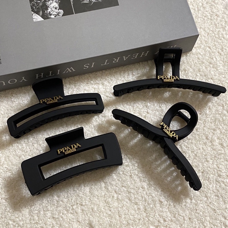 Kẹp tóc nhựa đen nữ cua Prada phong cách hàn quốc
