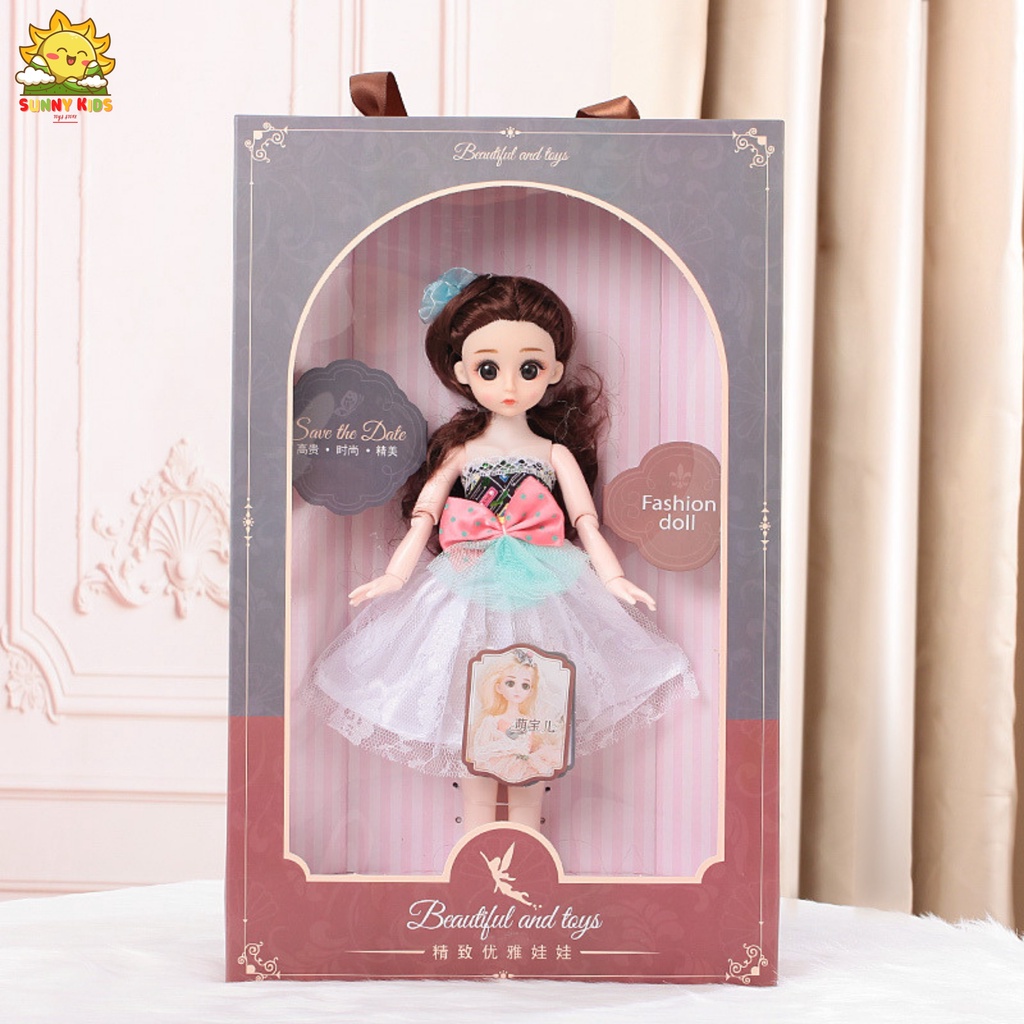 Hộp quà tặng Búp bê cho bé gái, dài 41cm, mắt 3D, tóc mượt, váy dễ giặt, hộp quà búp bê đẹp có quai xách - Sunny Kids