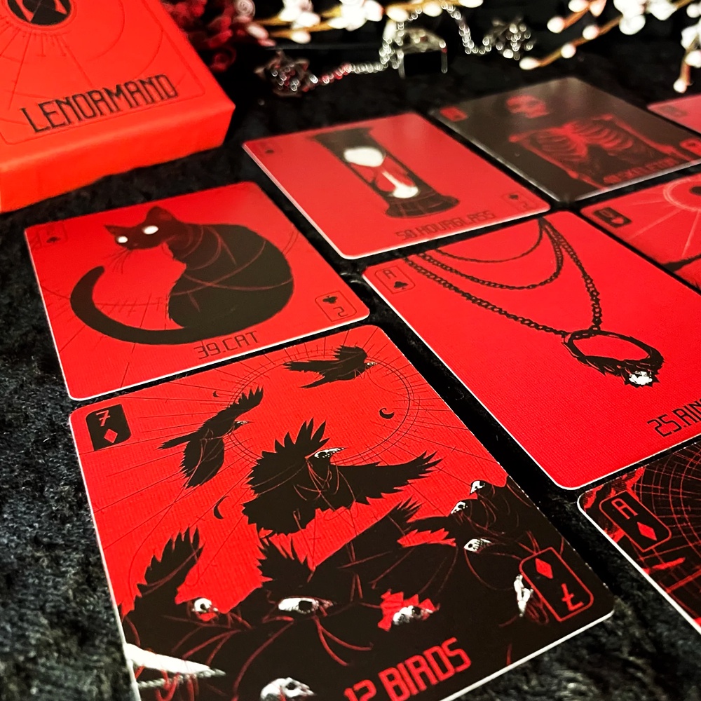 Bộ Bài Red Hand Lenormand
