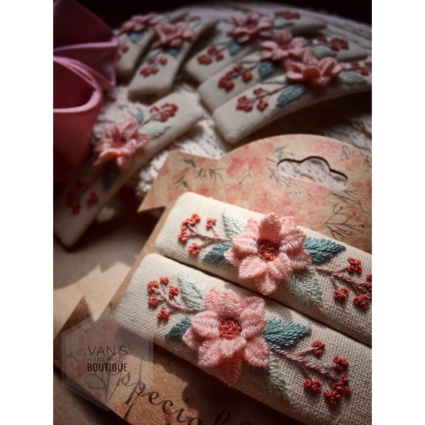 Set kẹp tóc thêu tay & Scrunchies, quà tặng handmade