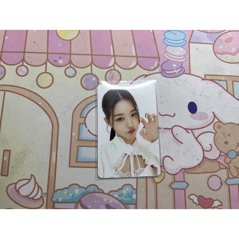 ảnh thẻ card wonyoung bị cấn góc eleven