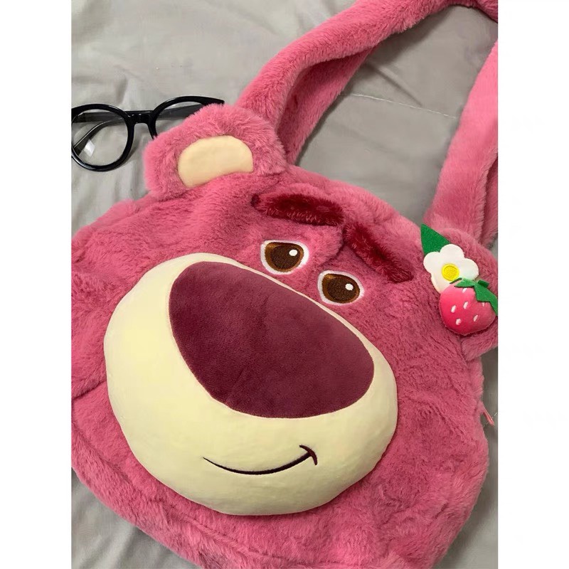 Túi đeo vai gấu dâu to size 30cm đựng nhiều đồ siêu dễ thương, túi xách phú lông họa tiết Lotso mẫu mới _ Ting Ting