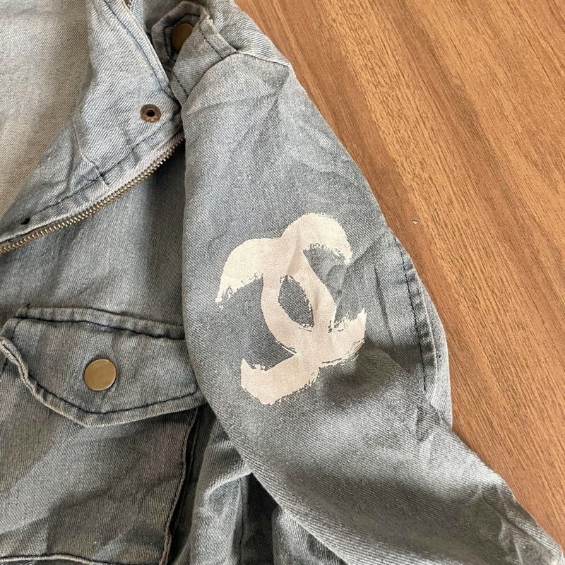 •Áo khoác nữ jean hiệu Chanel nữ thắt eo hoạ tiết sơn logo hãng•