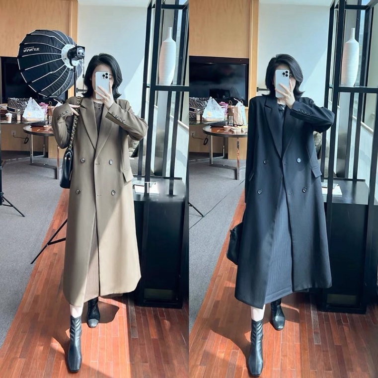 Áo khoác blazar dáng dài hai màu nâu tay và đen