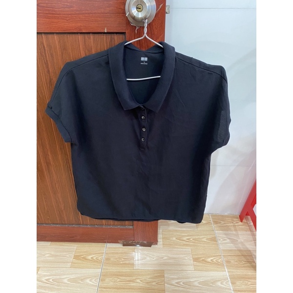 Áo nữ màu đen hiệu Uniqlo( Pass )
