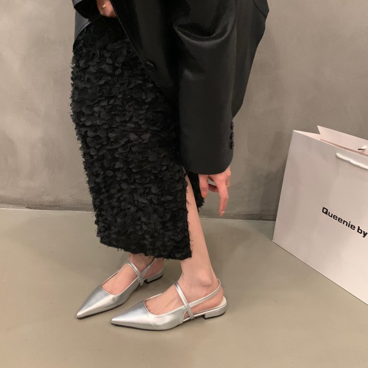 Giày Xăng Đan Gót Thấp Mũi Nhọn Phối Dây Sau Lưng Thời Trang Trẻ Trung