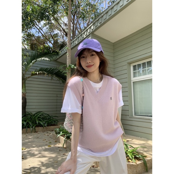 Áo gile len thêu chữ