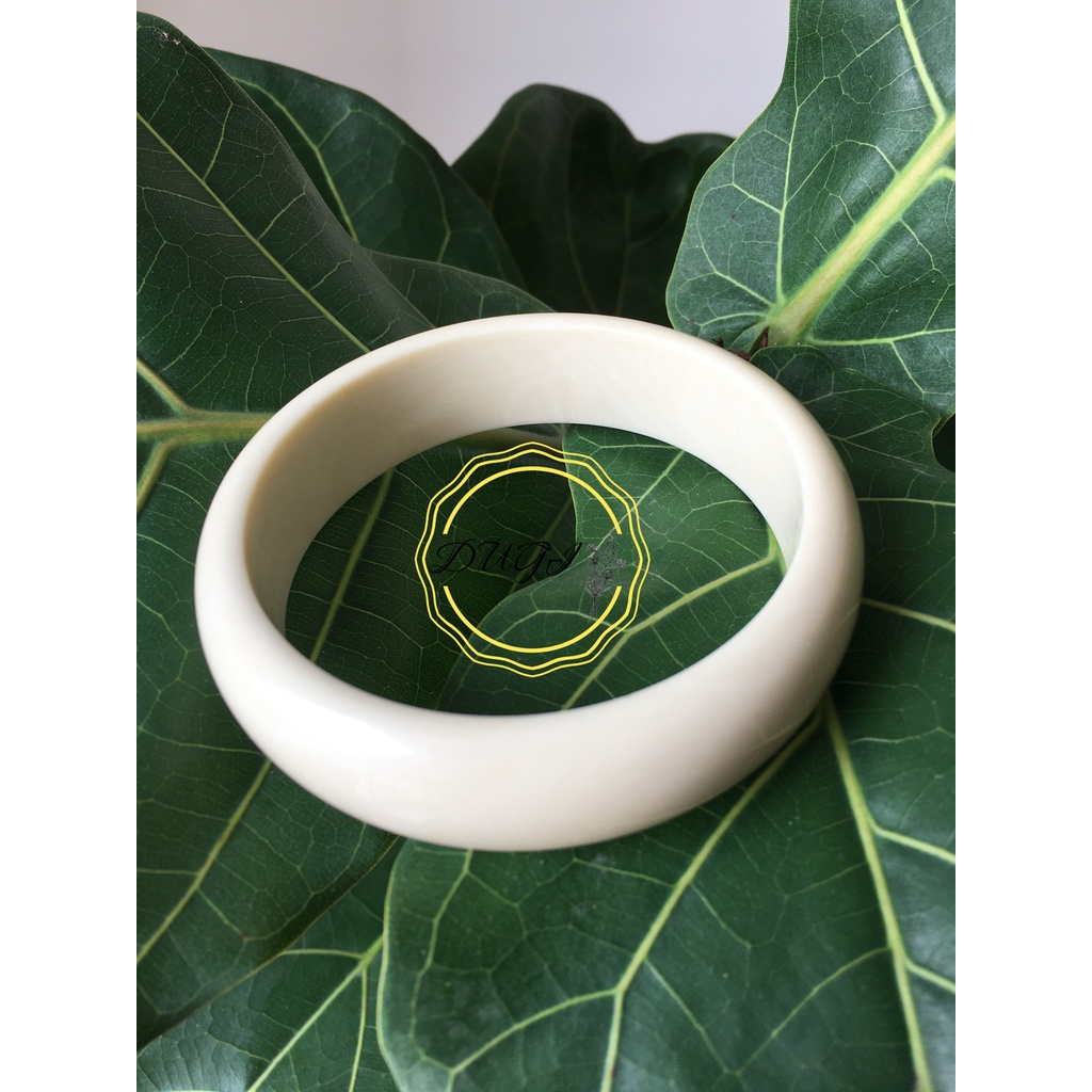 Vòng tay xương mỹ nghệ màu ngà, bản to 20 - 25mm  Dugi store