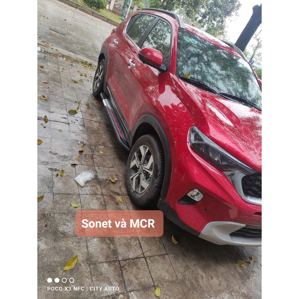 Bậc lên xuống, bệ bước chân Kia Sonet, khắc laser logo - hãng xe - số điện thoại mặt bậc. Siêu KM