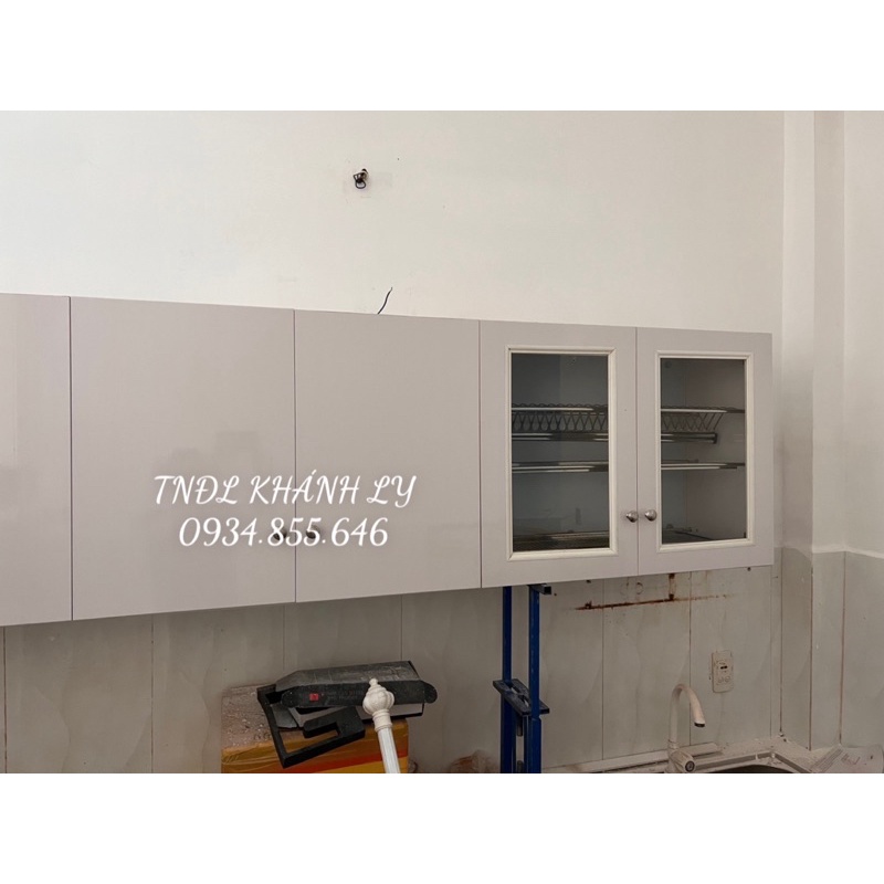 Tủ bếp treo tường nhựa cánh lộng kính ngang 190 cao 60 sâu 31(k bao gồm kệ chén inox bên trong)