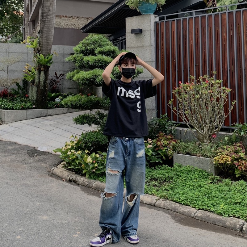 MSSNGR BSIC BLACK BOXY T-SHIRT