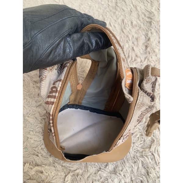 Túi chuẩn si. Túi qua sử dụng. Khách vui lòng xem hình nếu muốn biết thêm thông tin sản phẩm mời khách vô chat . Thanks.