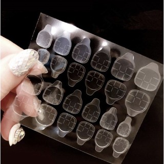 Lẻ 1 miếng keo gồm 24 miếng nhỏ silicon dán móng nailbox (Miếng)