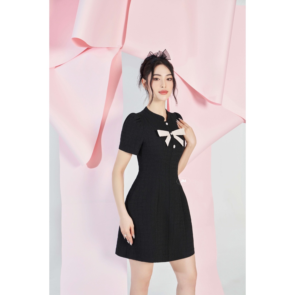 JM Dress Desgin - 	Đầm A cổ tàu đính nơ 1S47.2302WF