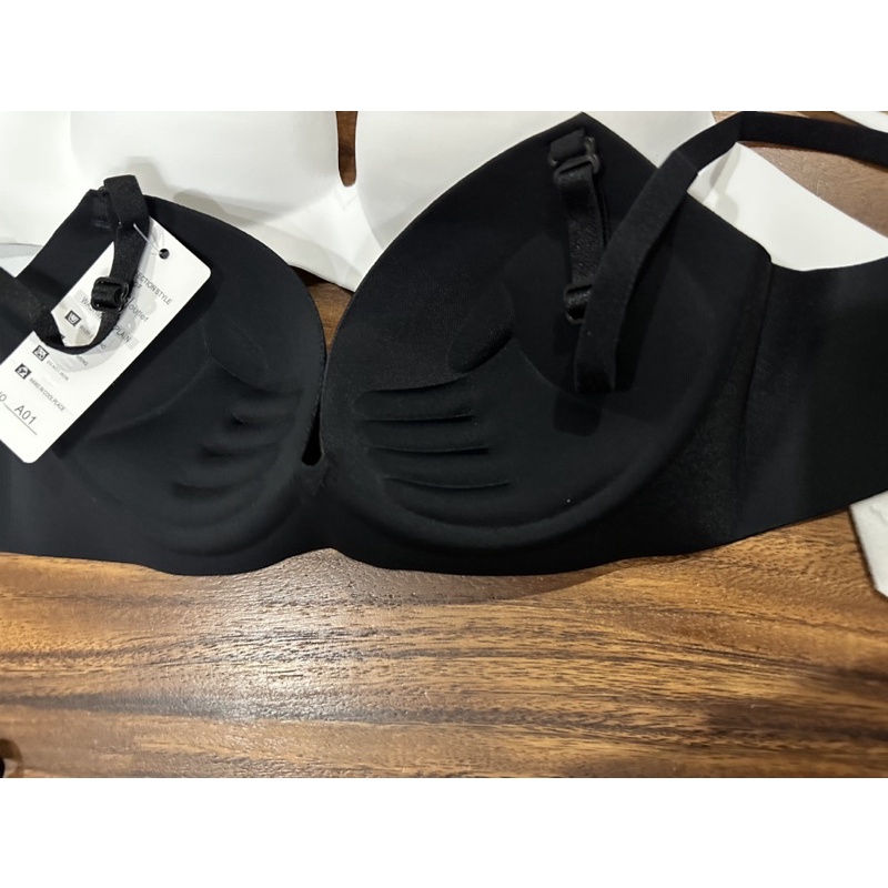 Áo Ngực Su Không Gọng Hình Chiếc Lá Cài Sau Đệm 3cm mã A01