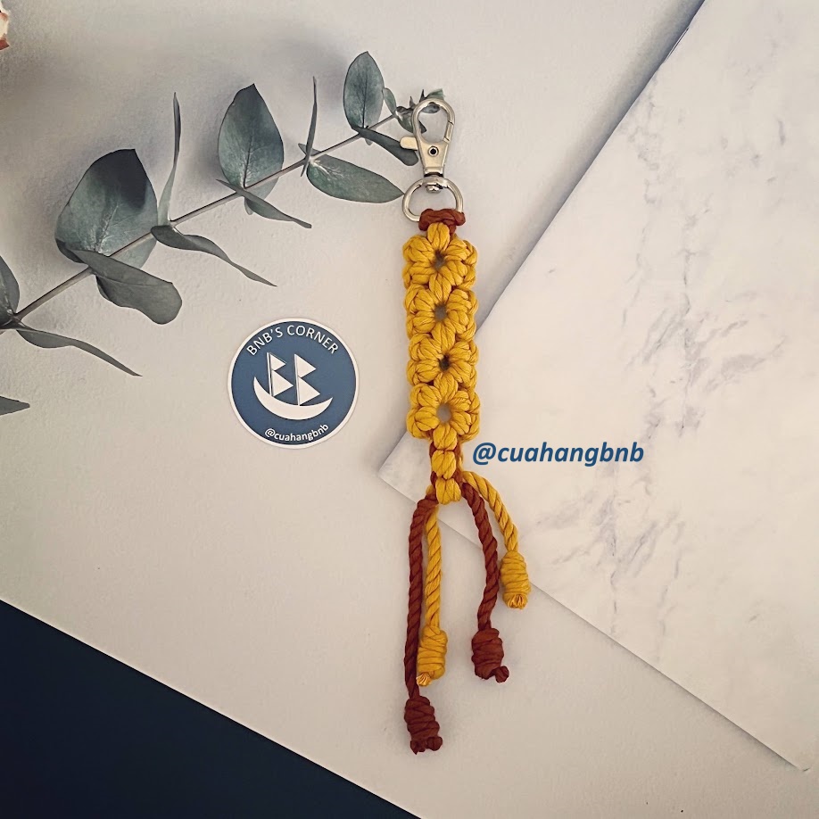 Dây hoa handmade trang trí balo, túi xách | Daisy macrame keychain