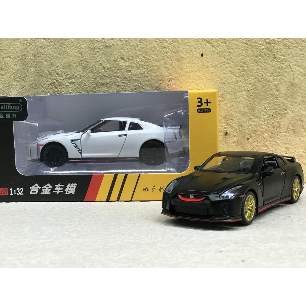 Mô hình xe ô tô NISSAN GTR - 1:32