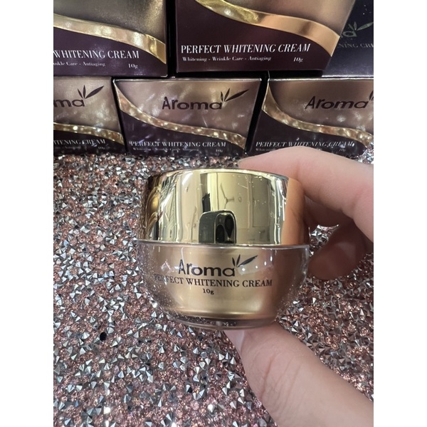 KEM DƯỠNG TRẮNG DA AROMA