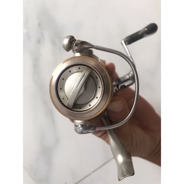 Máy câu Daiwa Cy2500 cối kim loại