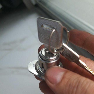 khóa nhấn tủ cửa lùa